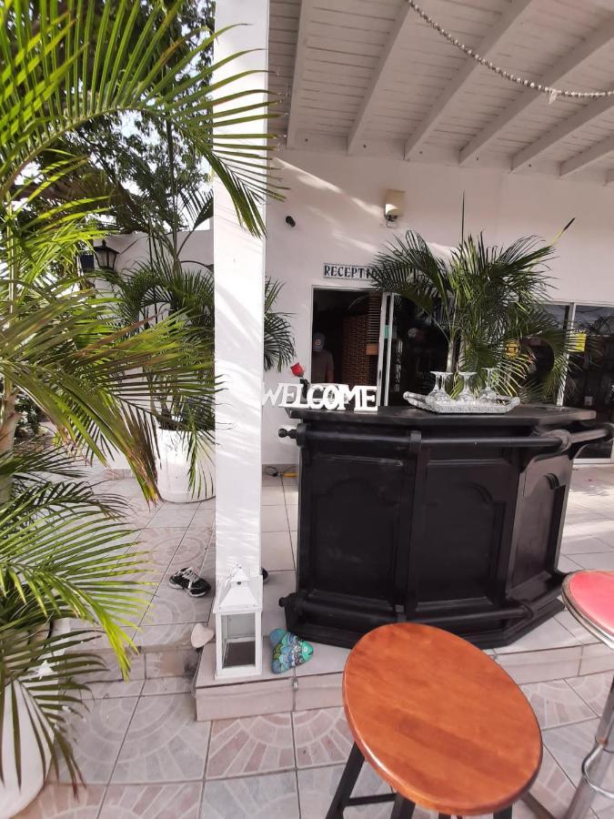 Palmita Hotel Hostel Oranjestad Eksteriør bilde