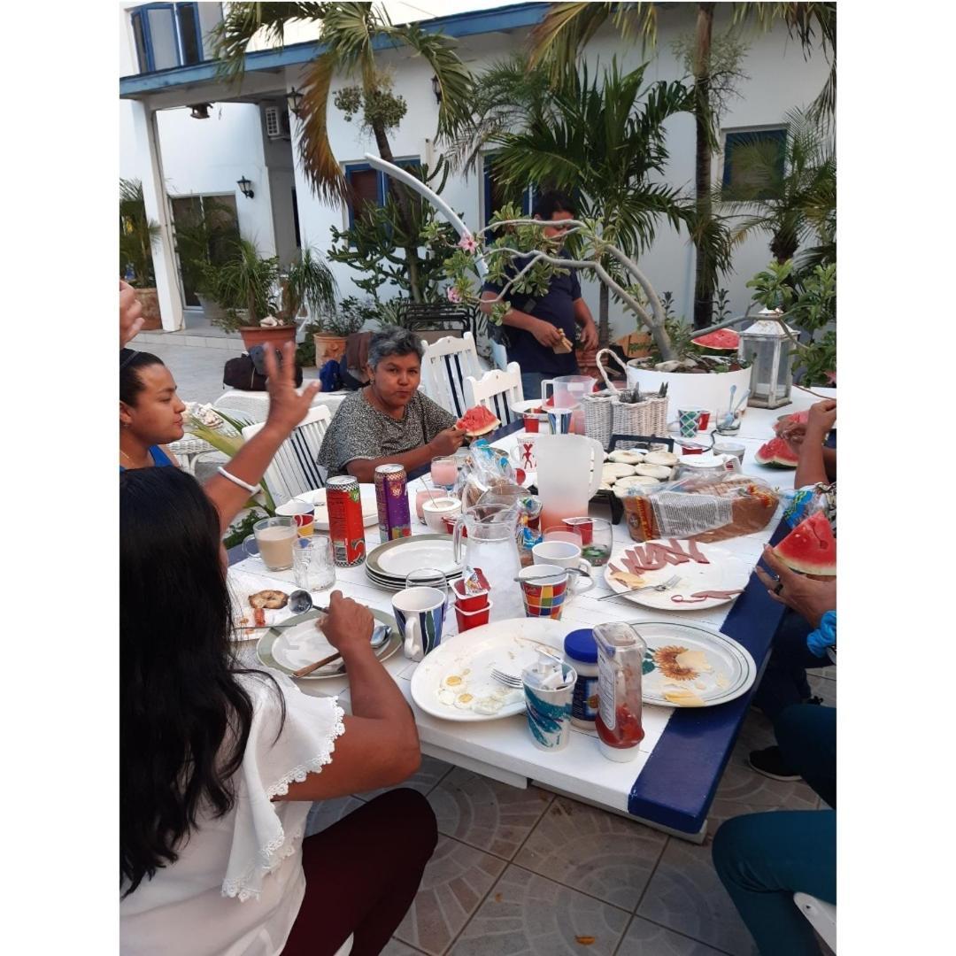 Palmita Hotel Hostel Oranjestad Eksteriør bilde
